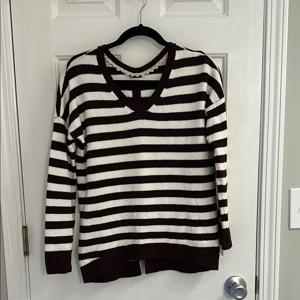 Hinge Maroon and White V-Neck Sweater with Stripes